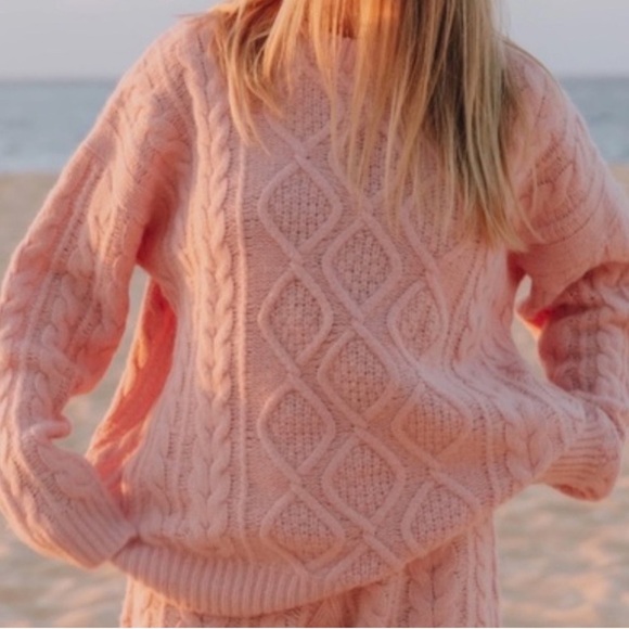 Daily Drills light pink cable knit sweater!! Size XS/S with oversized fit! NWOT